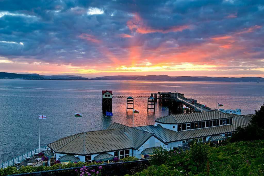 The Mumbles Carlton Hotel エクステリア 写真